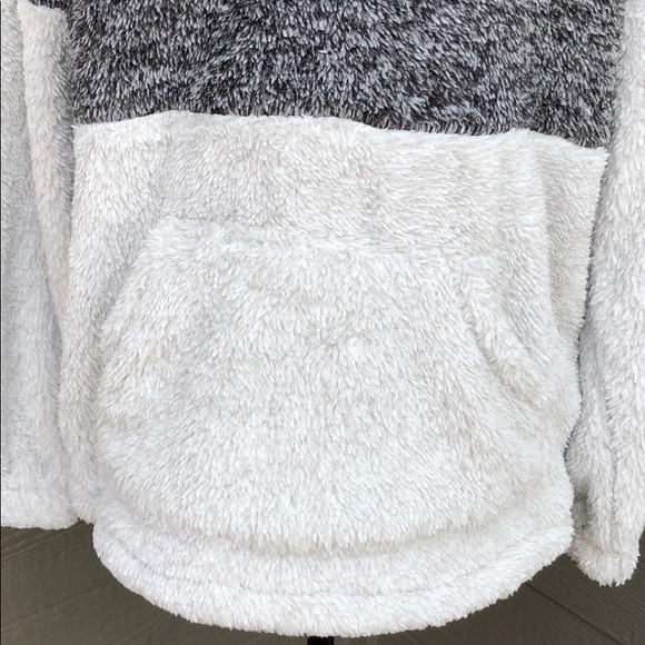 Doe & Rae Fuzzy Pullover - Picture 6 of 8